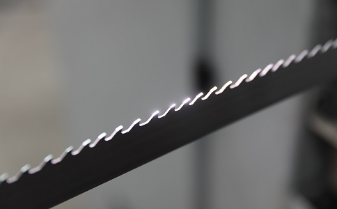 赤峰双金属带锯条产生切削噪音的原因具体有哪些？